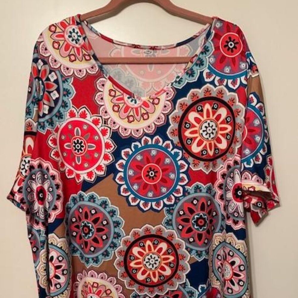 Bright Colored top, no brand, size 28W